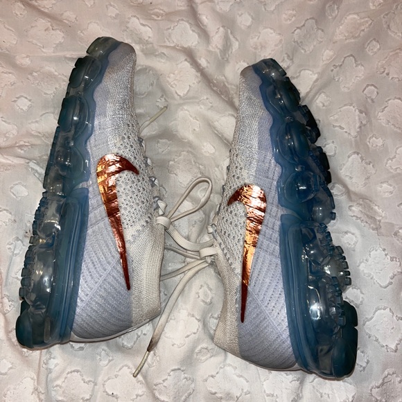 Nike Air VaporMax Explorer Light (size 7.5 W) (gently worn) - Picture 3 of 3